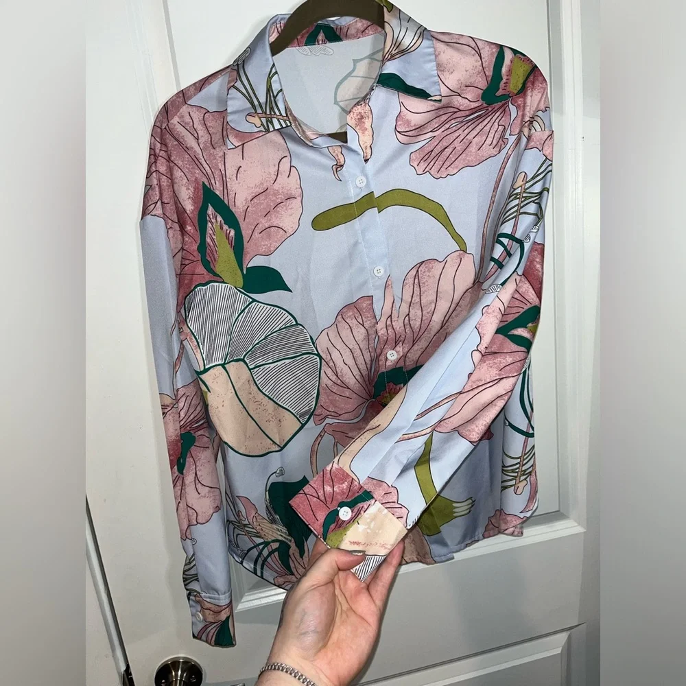 SHEIN Silky Button Up Pink All Over Print Floral Collared Blouse Size Small - Picture 7 of 9